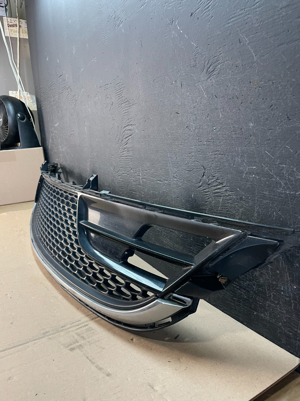 2015 2016 2017 Chrysler 200 Front Lower Grill Grille AD8414 DG1