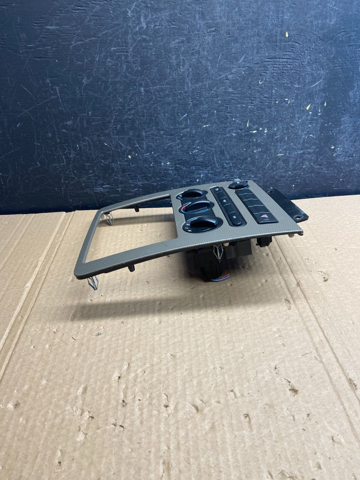 2005 to 2007 Ford Five Hundred Radio Climate Dash Bezel Surround af6197 DG1