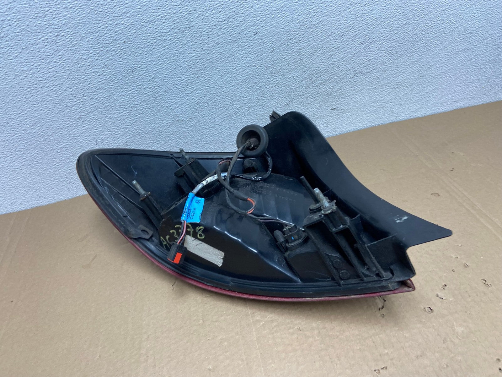 2004 2005 2006 2007  Ford Taurus Right Passenger Side Tail Light OEM AC3778 LK7