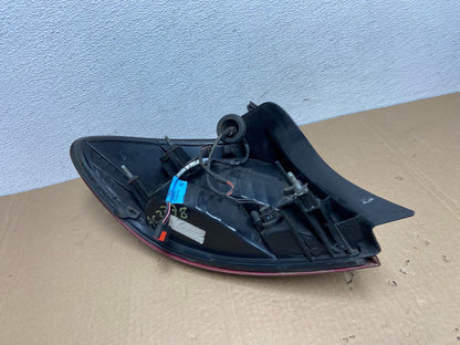 2004 2005 2006 2007  Ford Taurus Right Passenger Side Tail Light OEM AC3778 LK7