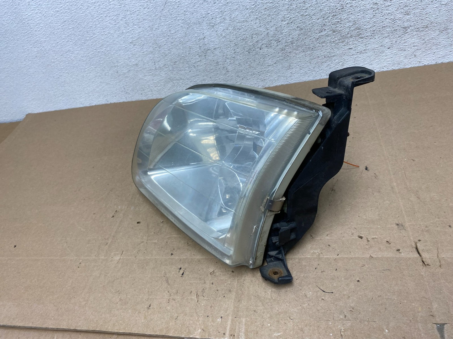 2000 - 2004 Toyota Tundra Left Driver LH Side Halogen Headlight AE5952 DW1