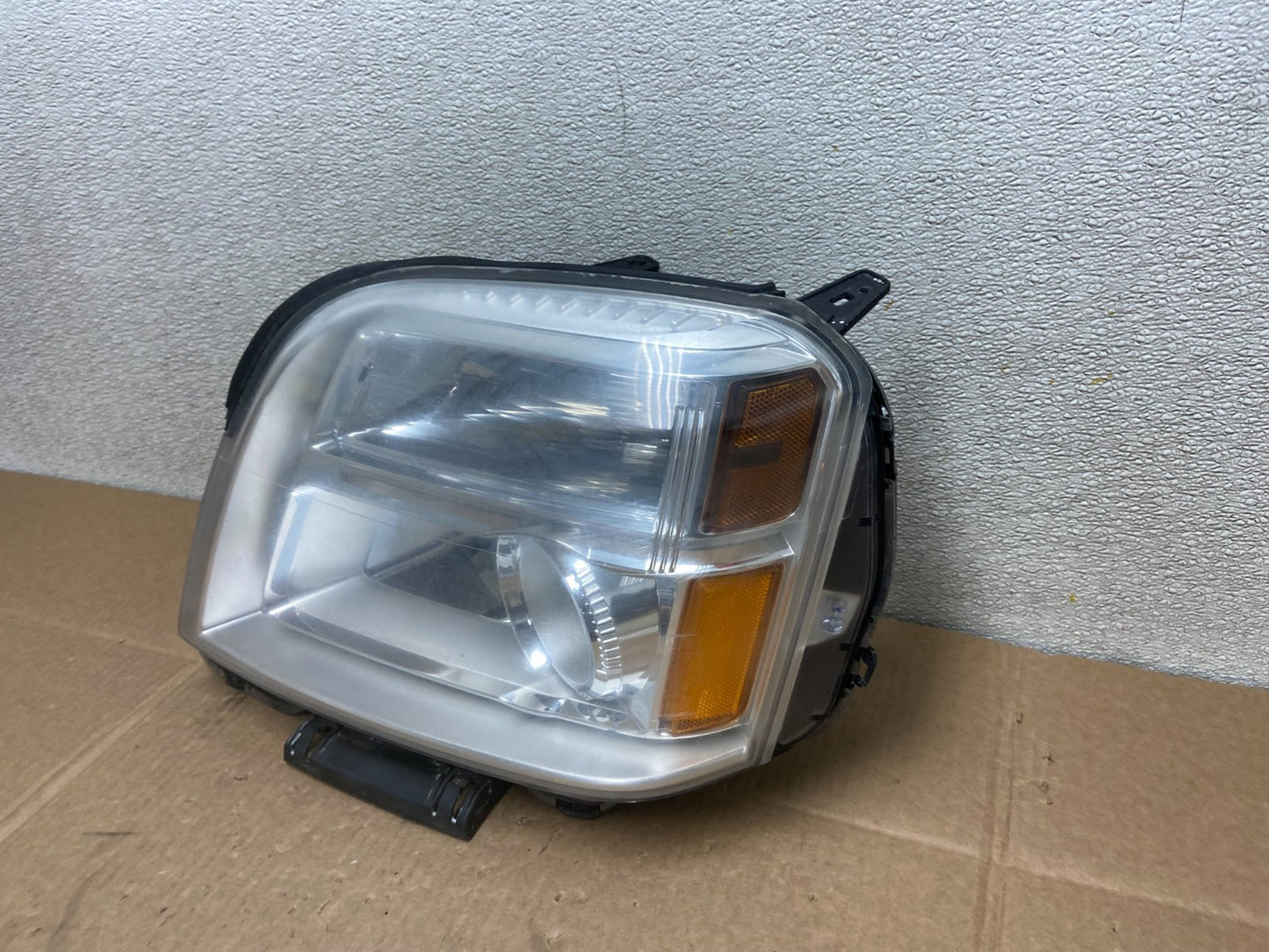 2010 to 2015 GMC Terrain Halogen Left Driver Lh Side Headlight Y8573 DG1