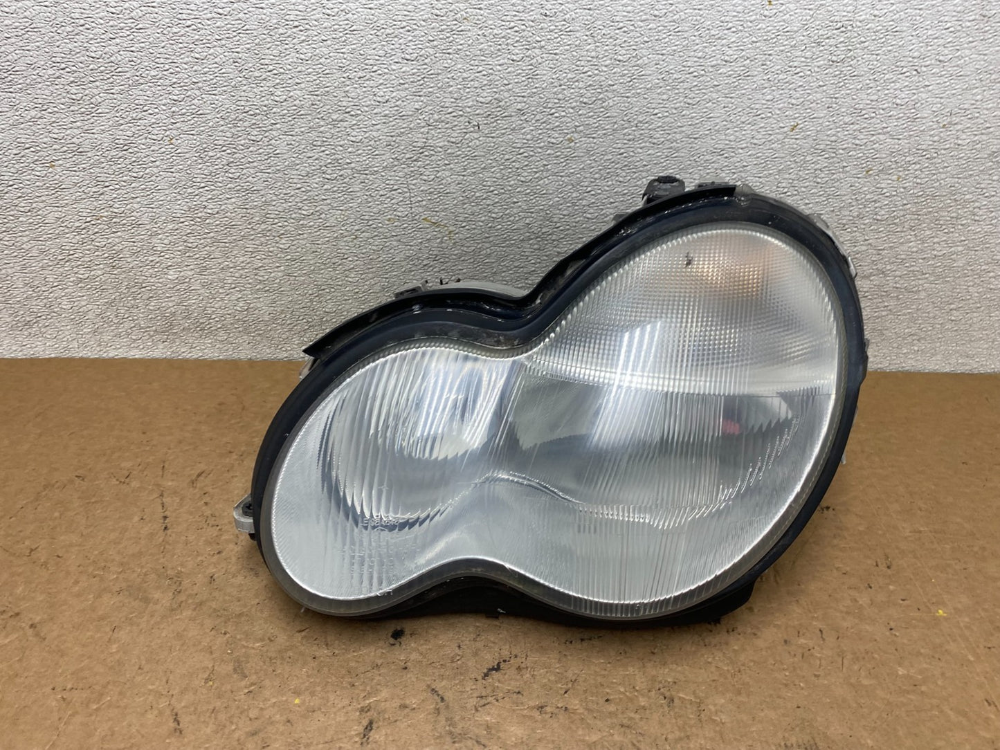 2001-2004 Mercedes-Benz C Class Halogen Left Driver Headlight Oem S7743 DW0