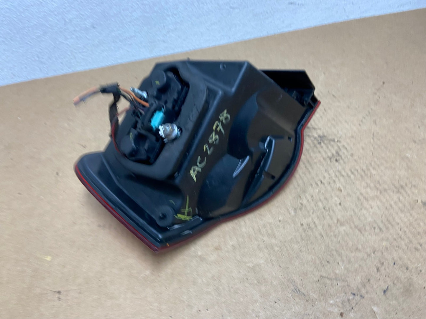 2008 2009 2010 Volkswagen Jetta Right Passenger RH Side Tail Light AC2878 LK4