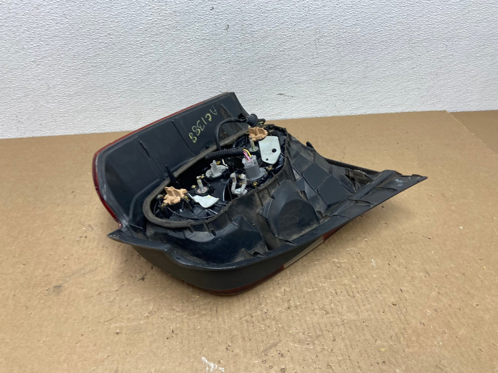 2004-2007 Toyota Highlander Left Driver LH Side Tail Light OEM AC1388 LK4