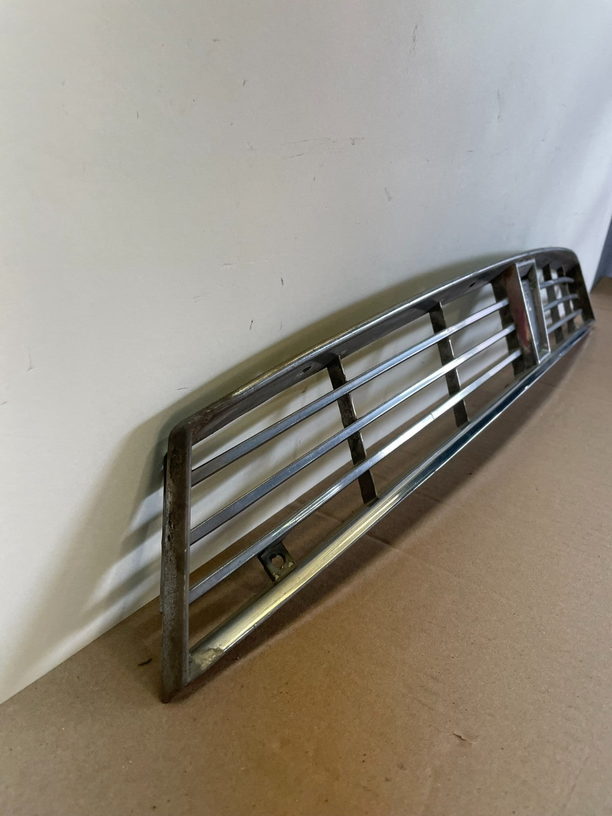 1984 to 1991 Jaguar XJS Front Upper Grille Grill AI0697 DG2