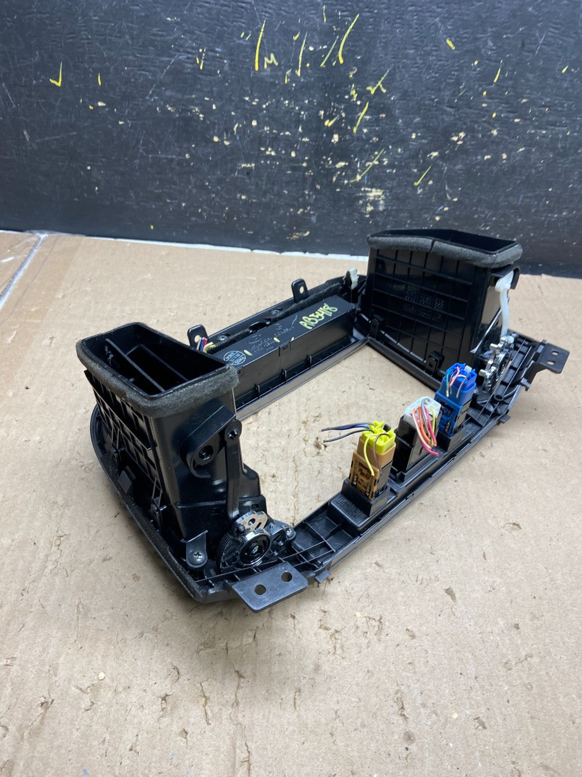 2007 to 2009 Hyundai Santa Fe Center Dashboard Radio Bezel Trim AC9206 DG3