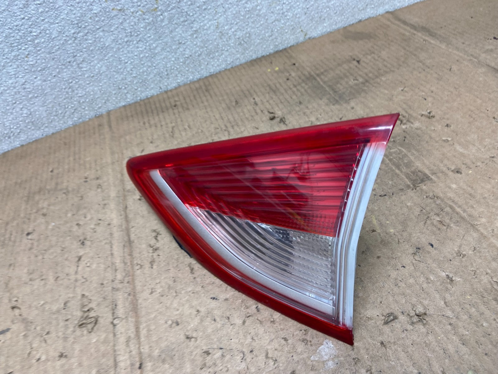 2013 to 2016 Ford Escape Right Passenger RH Side Inner Tail Light OEM AA6994 LK1