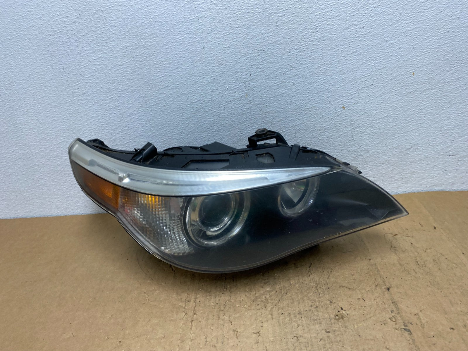 2004 to 2007 BMW 525i 5 Series Headlight Right Passenger Xenon AFS AD0521 DW0