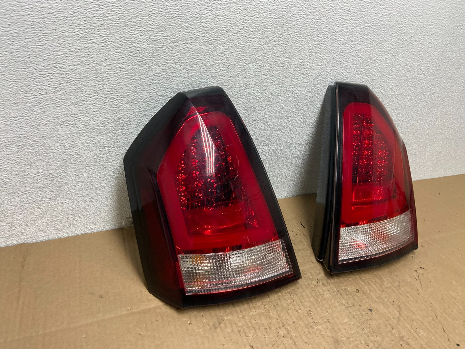 2005 - 2007 Chrysler 300 Left Driver Lh Side Tail Light AB8371 DG2