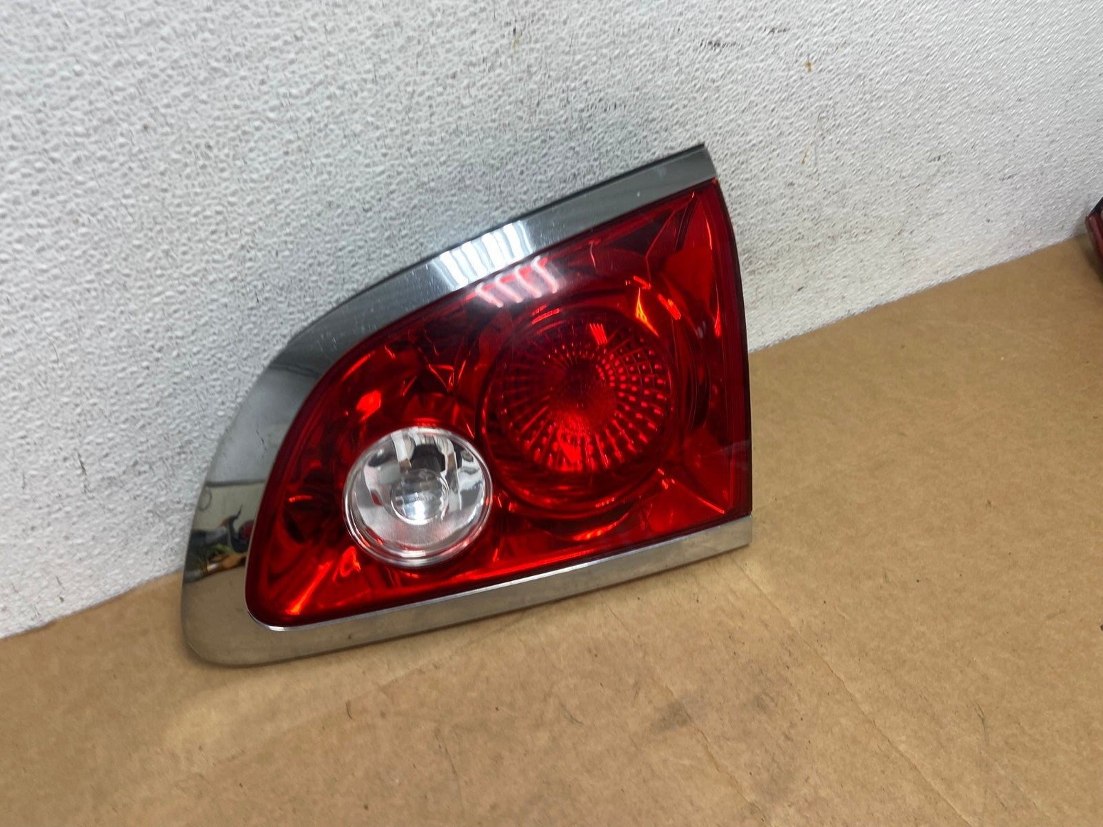 2008-2012 Buick Enclave Right Passenger Rh Inner Tail Light AD4437 LK2