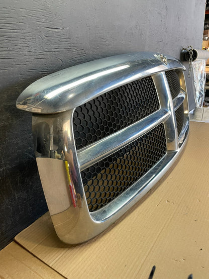 2002 2003 2004 2005 Dodge Ram 1500  Upper Front Grill Grille AE8671 DG2
