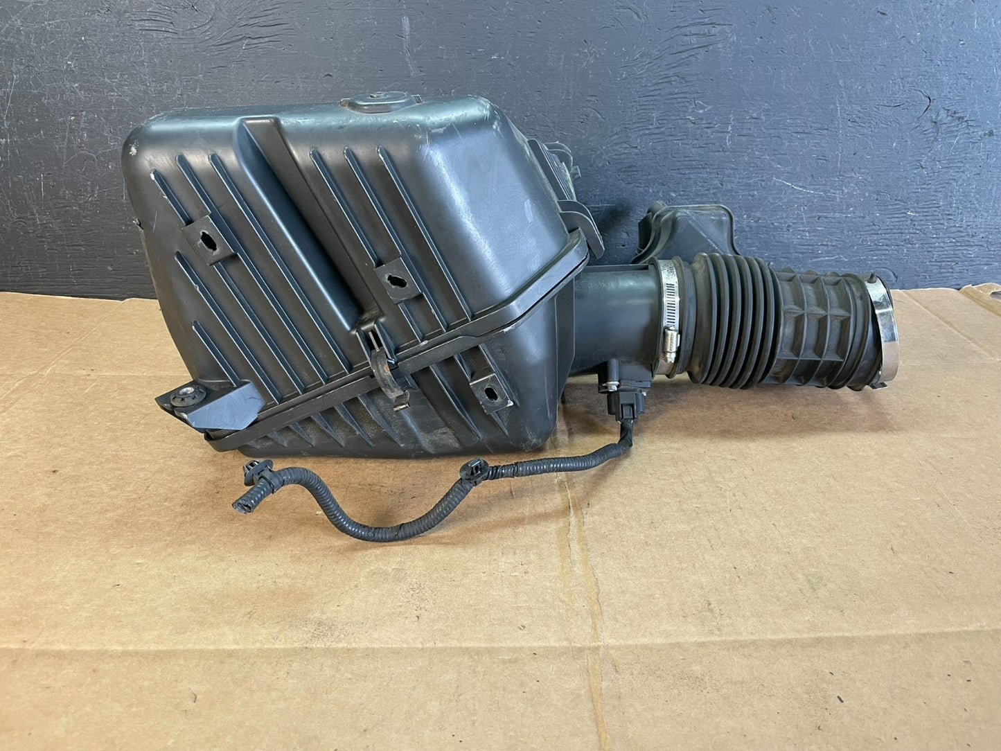 2006 to 2007 Infiniti m35 Air Intake Manifold Box Inlet Housing AE0893 DG4