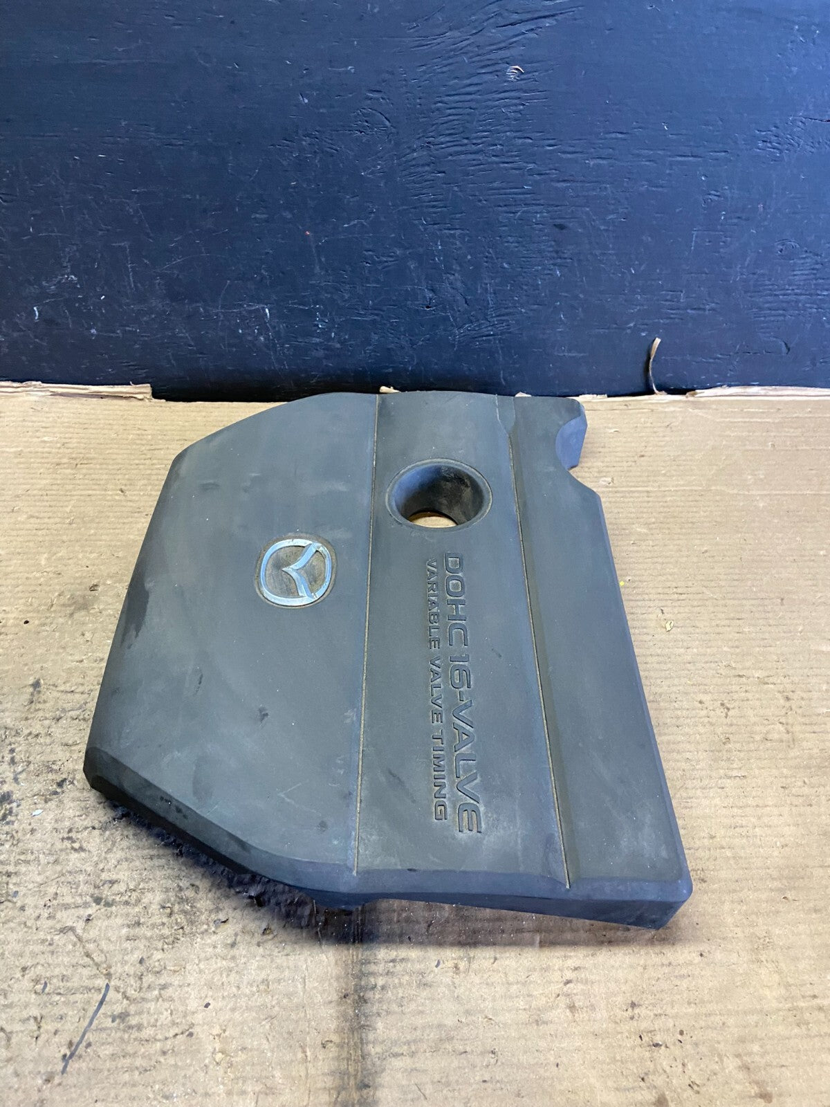 2004 to 2009 Mazda 3 DOHC 16 VALVE Engine Shield Top Cover E8336 PS3