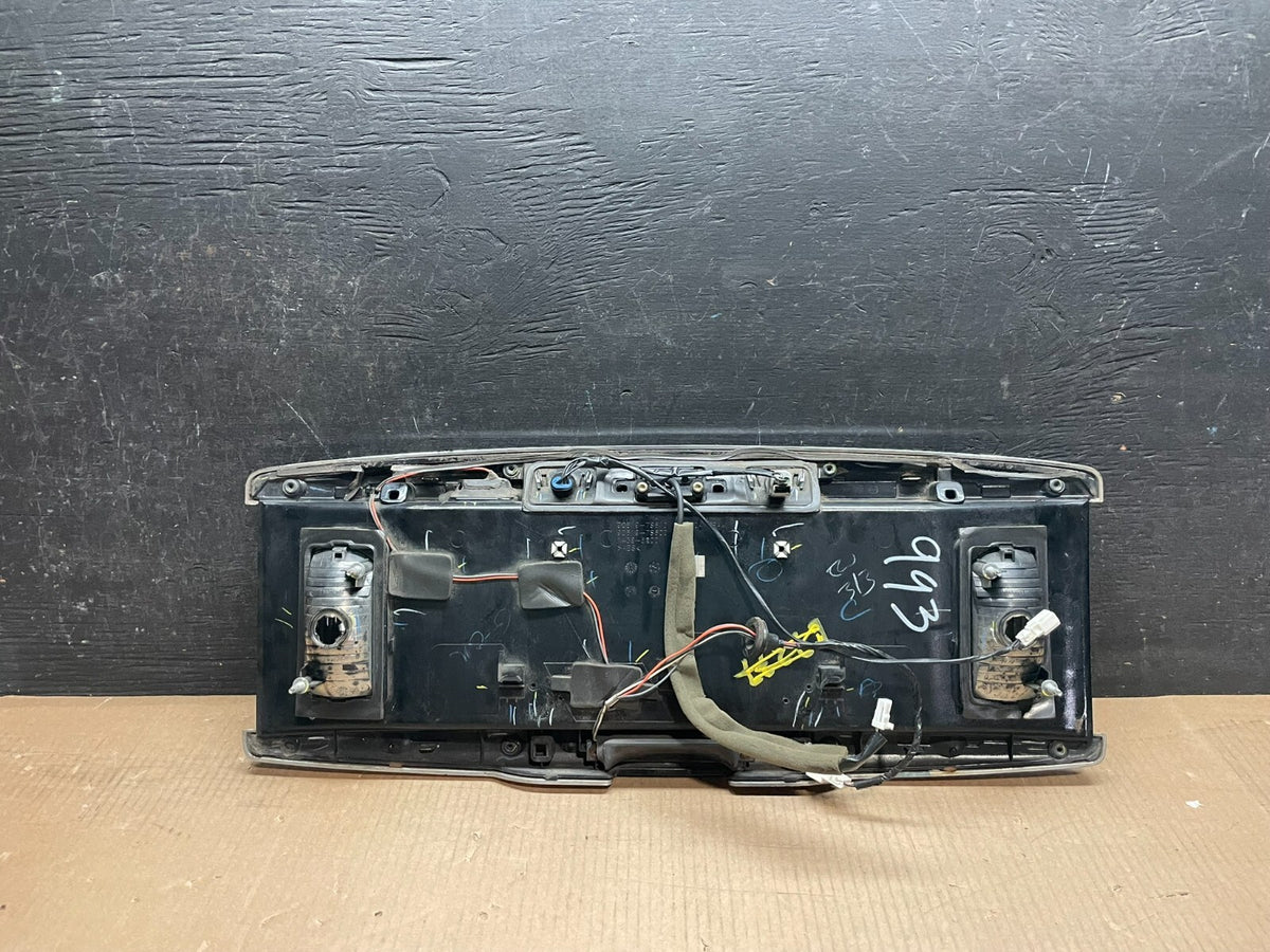 2004 to 2007 Infiniti QX56 License Plate Bracket With Camera L9220 DG8