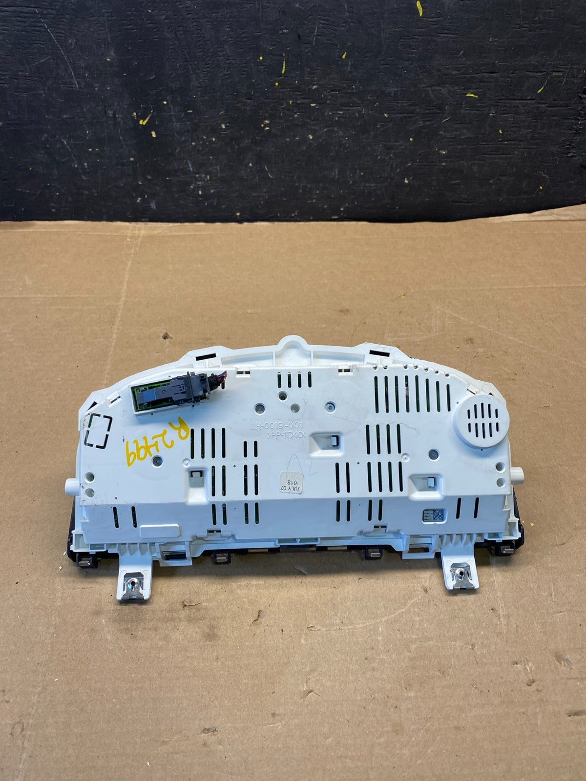 2008 Land Rover LR2 Speedometer Cluster Gauge Oem r2499 DG5