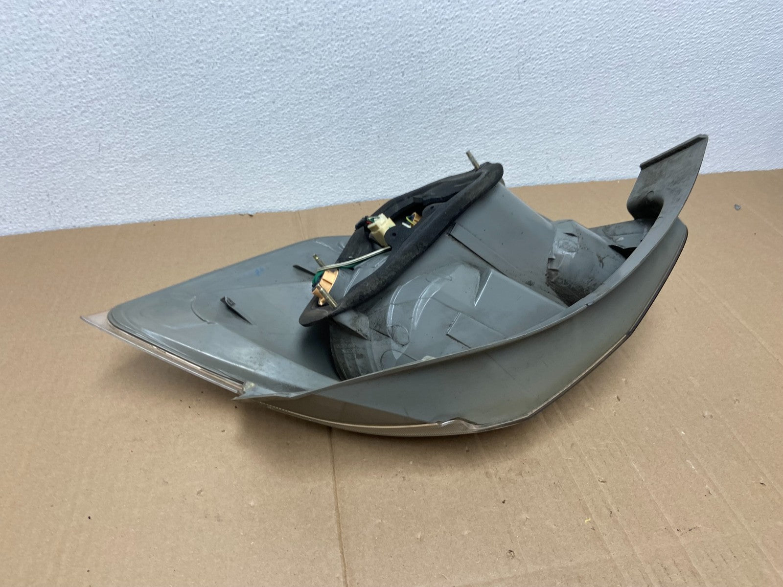 2004 - 2008 Toyota Matrix Left Driver LH Side Tail Light AB8057 DW7