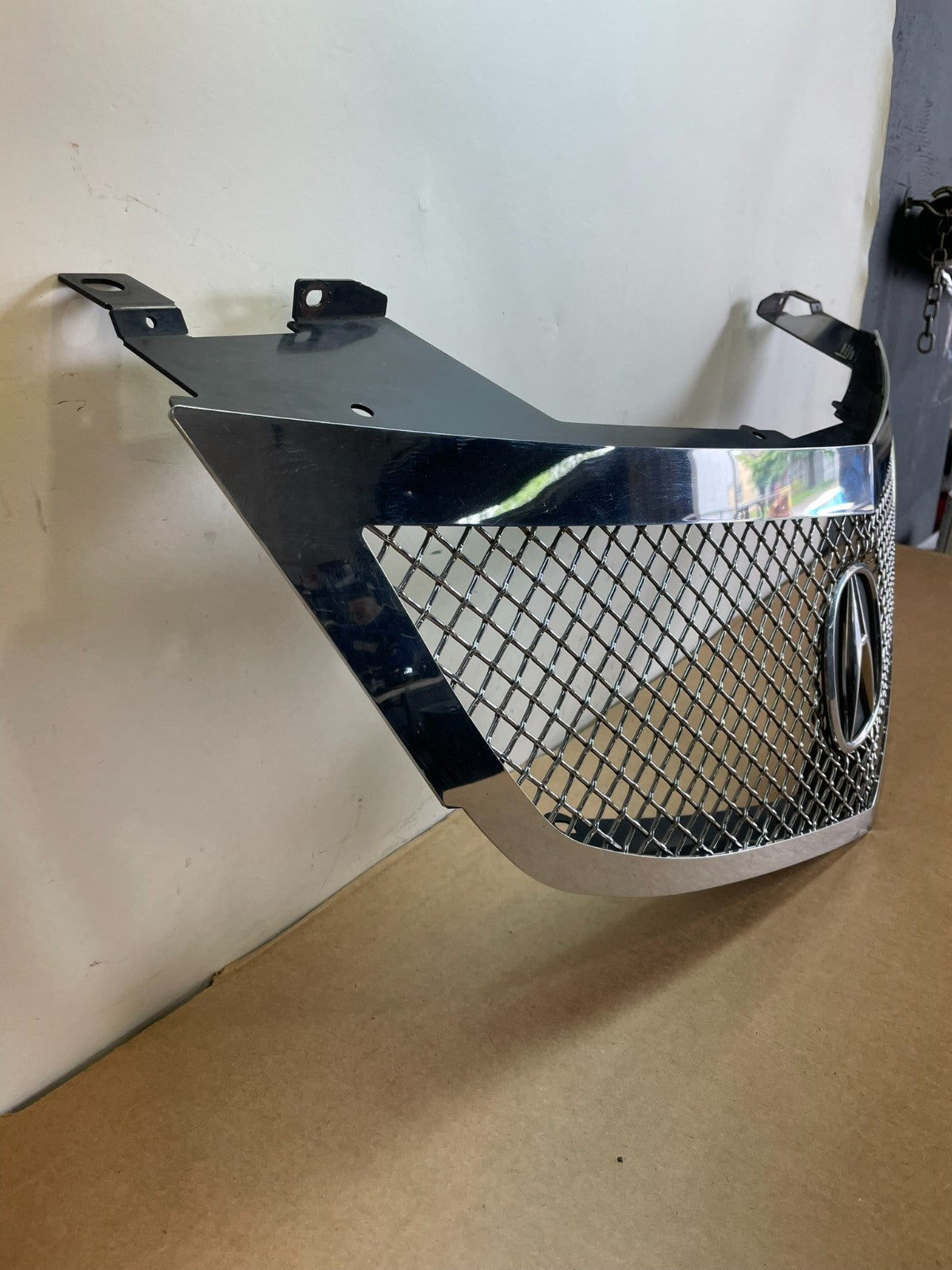 2010 to 2013 Acura MDX Front Upper Grill Grille Emblem AF85352