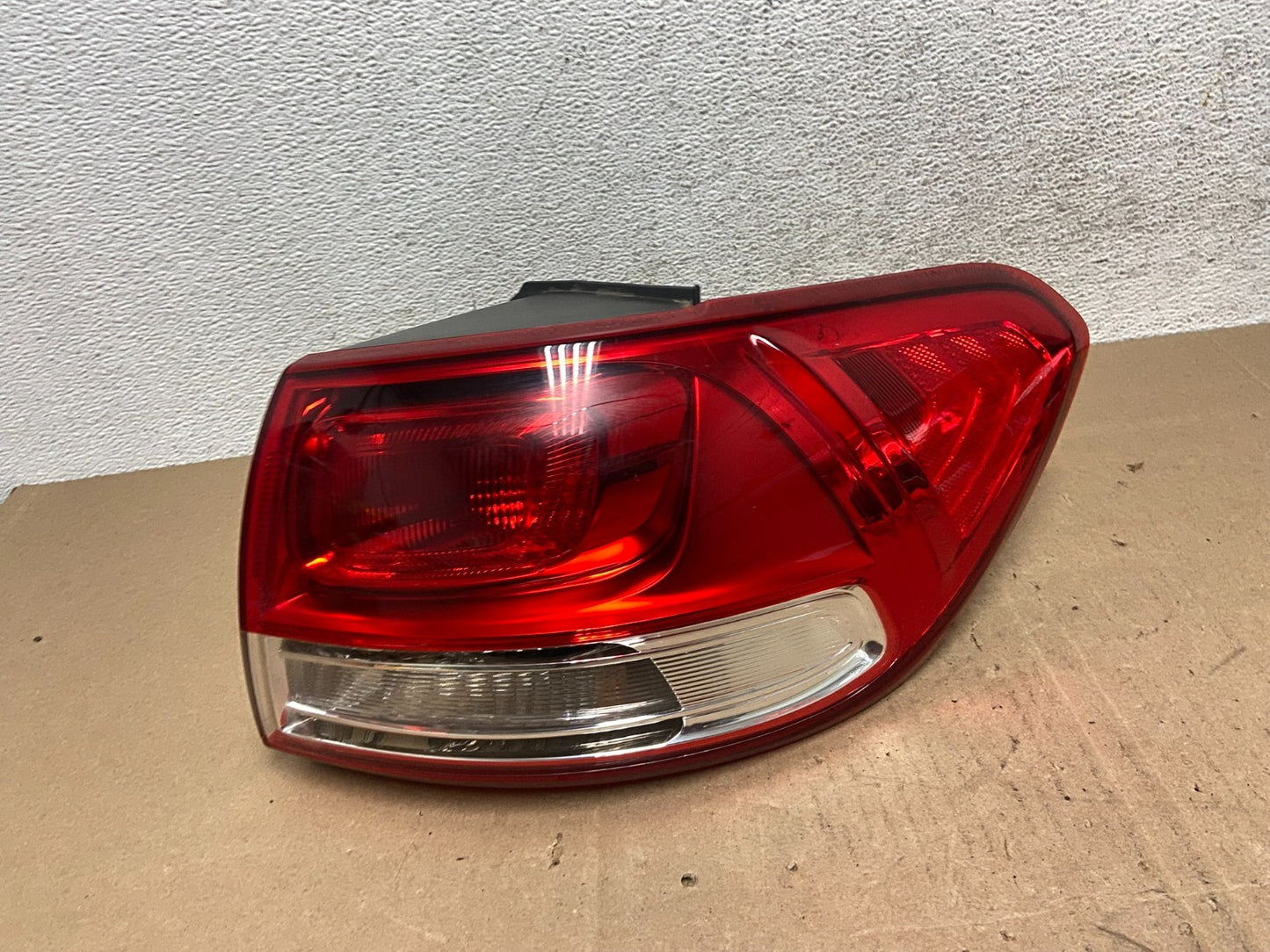 2016 to 2018 Kia Sorento Right Passenger RH Side Tail Light ae5008 DG0