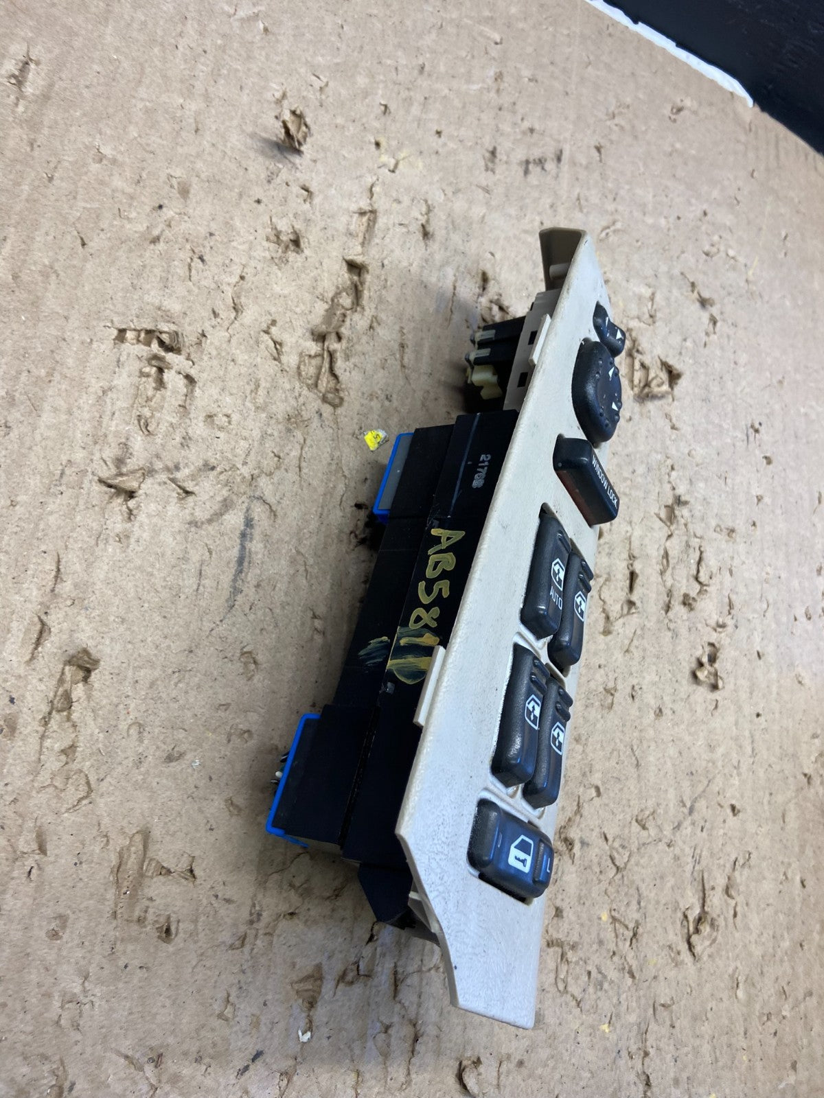 2000 to 2002 Tahoe Yukon Suburban Silverado Master Power Window Switch ab5811 DG3