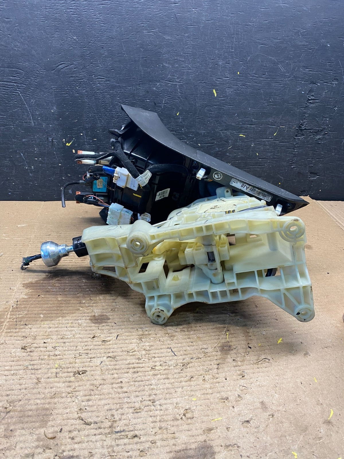 2011 to 2013 Kia Optima Automatic Transmission Shifter W/ Bezel R2677 DG5