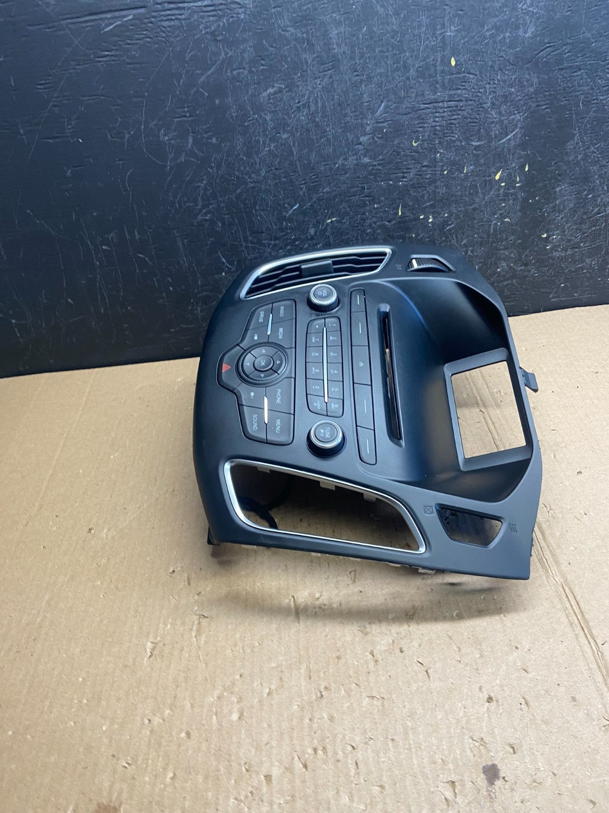 2015 to 2018 Ford Focus Center Radio Stereo Control Unit Trim ae3841 DG2