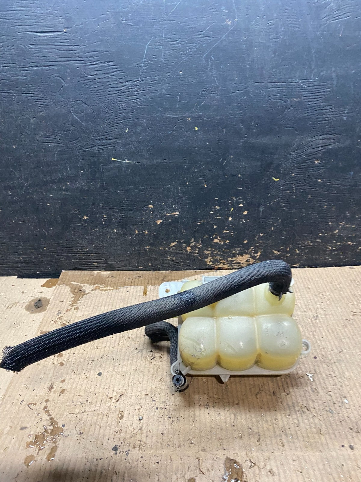 2020-2023 Ford Explorer Radiator Coolant Recovery Bootle Tank  x0250 DG4