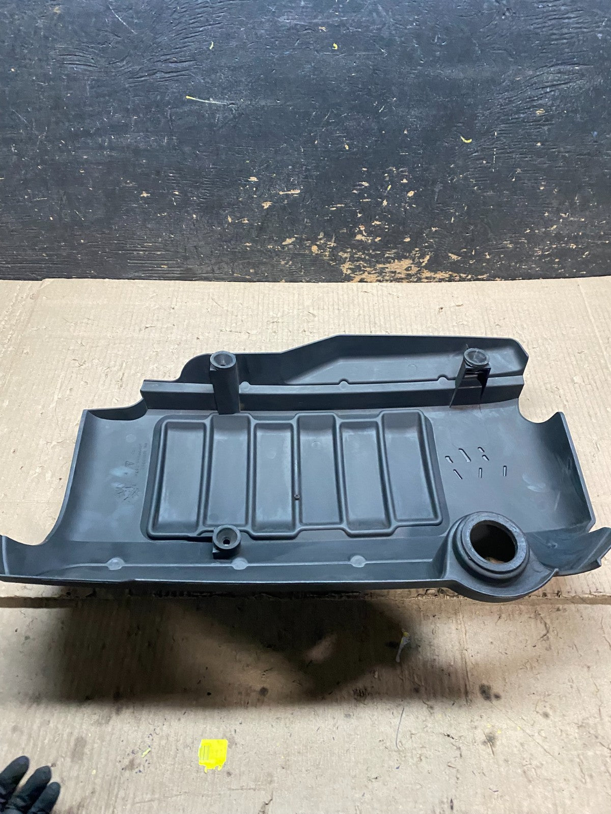 2007 to 2008 GMC Acadia 3.6L VVT Engine Cover Shield OEM x8193 DG5