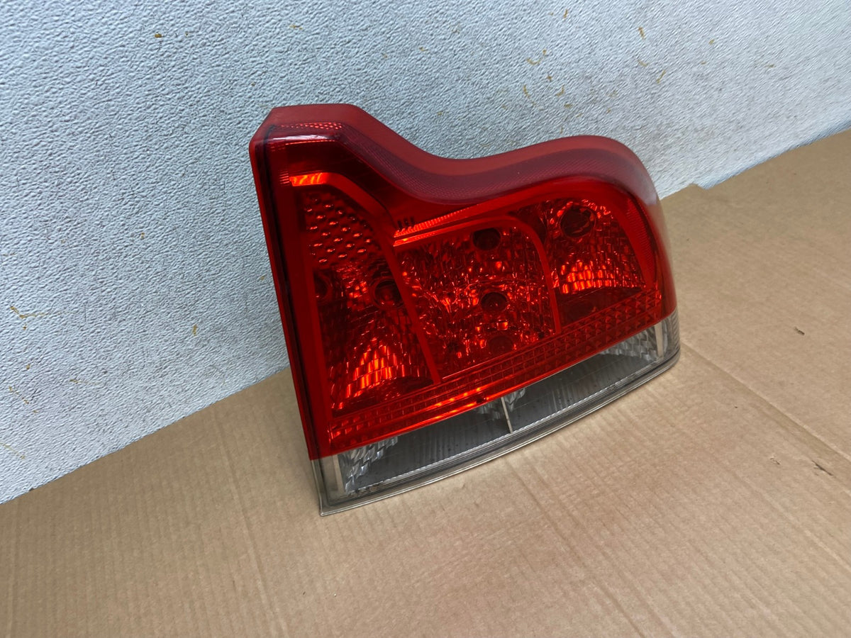 2005 to 2009 Volvo S60 Right Passenger Side Tail Light AI5671 LK2
