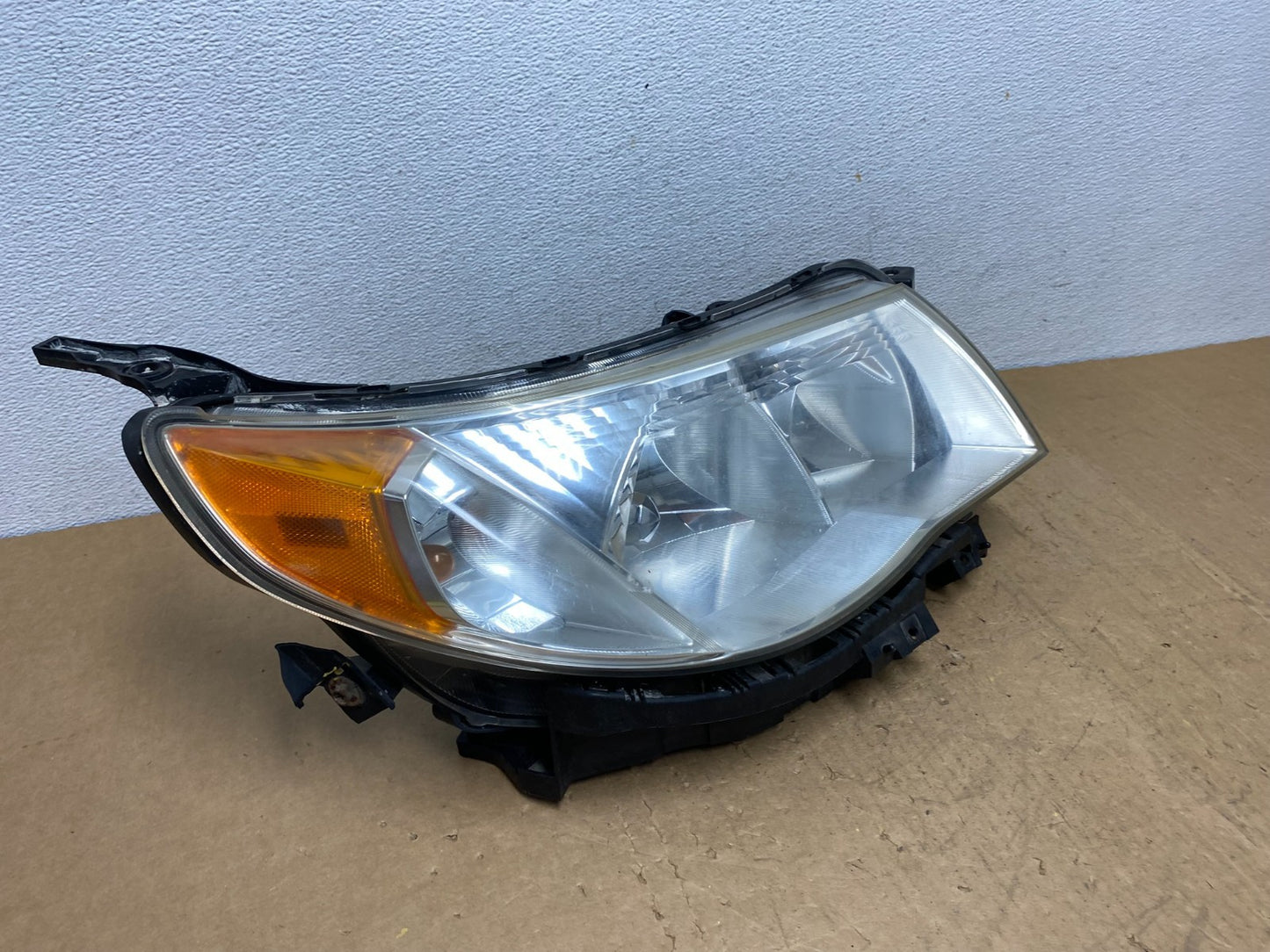 2009 - 2013 Subaru Forester Right Passenger Side Halogen Headlight AD1384 DW2