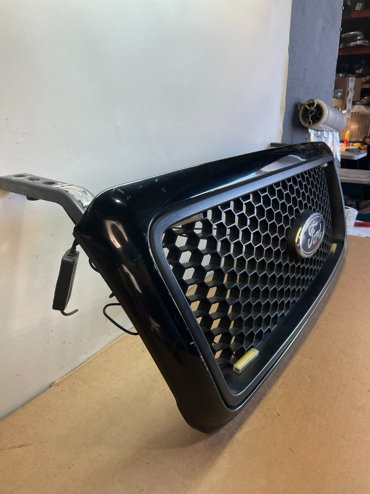 2004 to 2008 Ford F150 F-150 Front Upper Grill Grille af8700 DG2