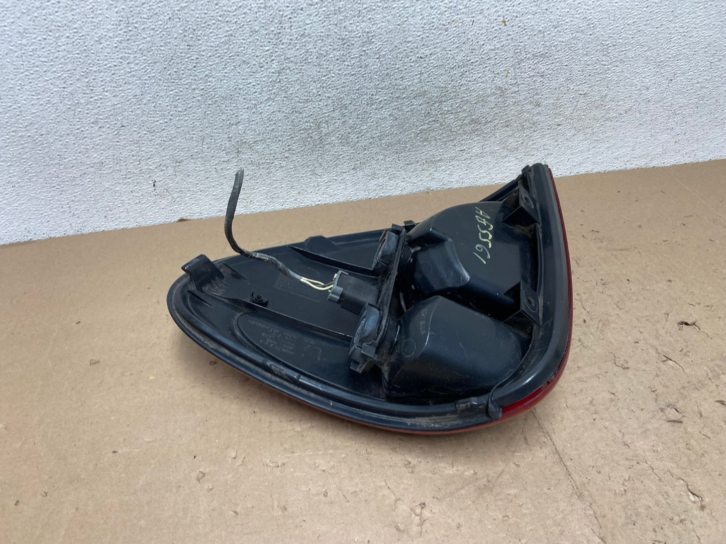 2004 to 2007 Dodge Grand Caravan Left Driver Lh Tail Light AG5561 LK5