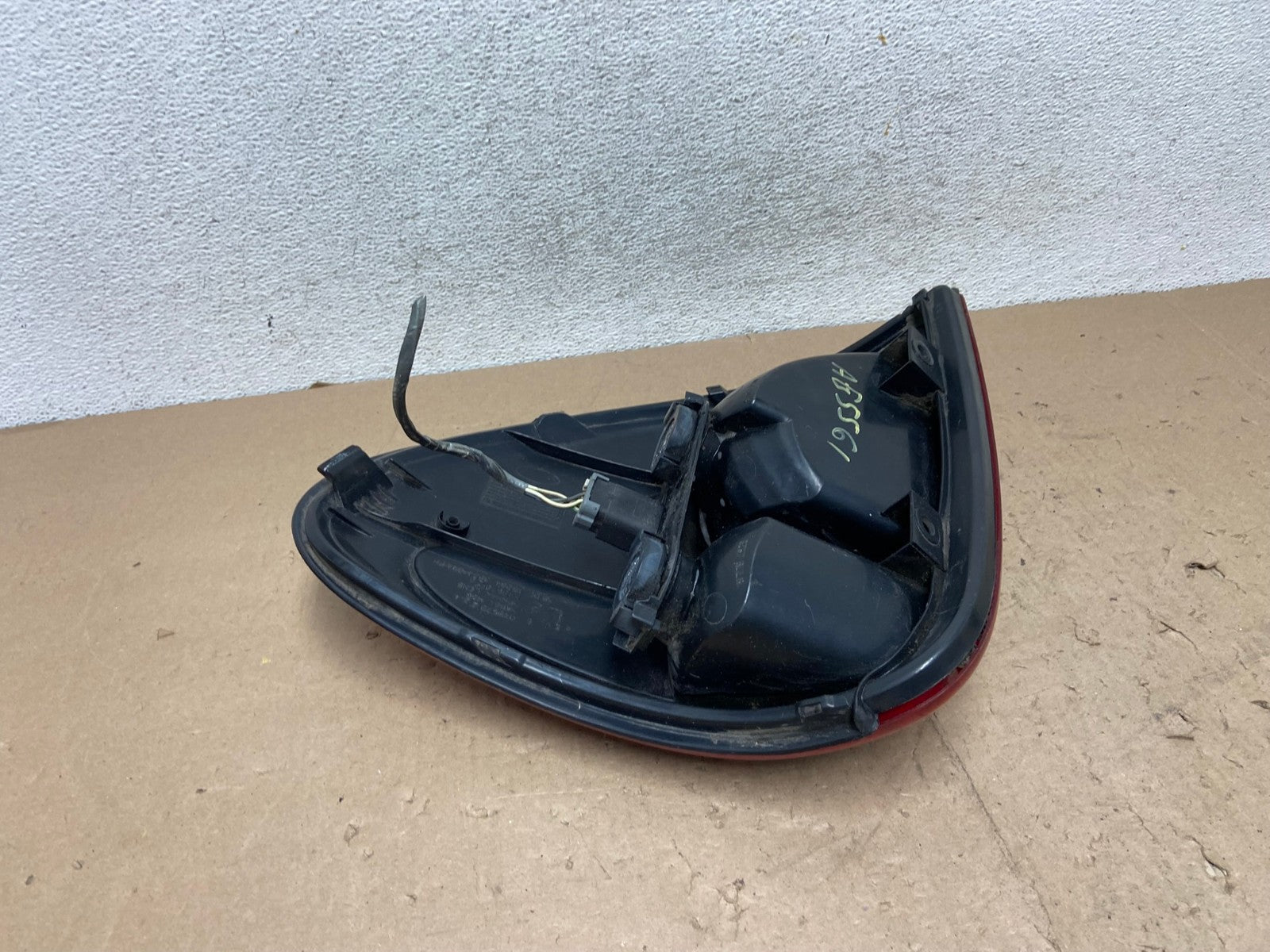 2004 to 2007 Dodge Grand Caravan Left Driver Lh Tail Light AG5561 LK5