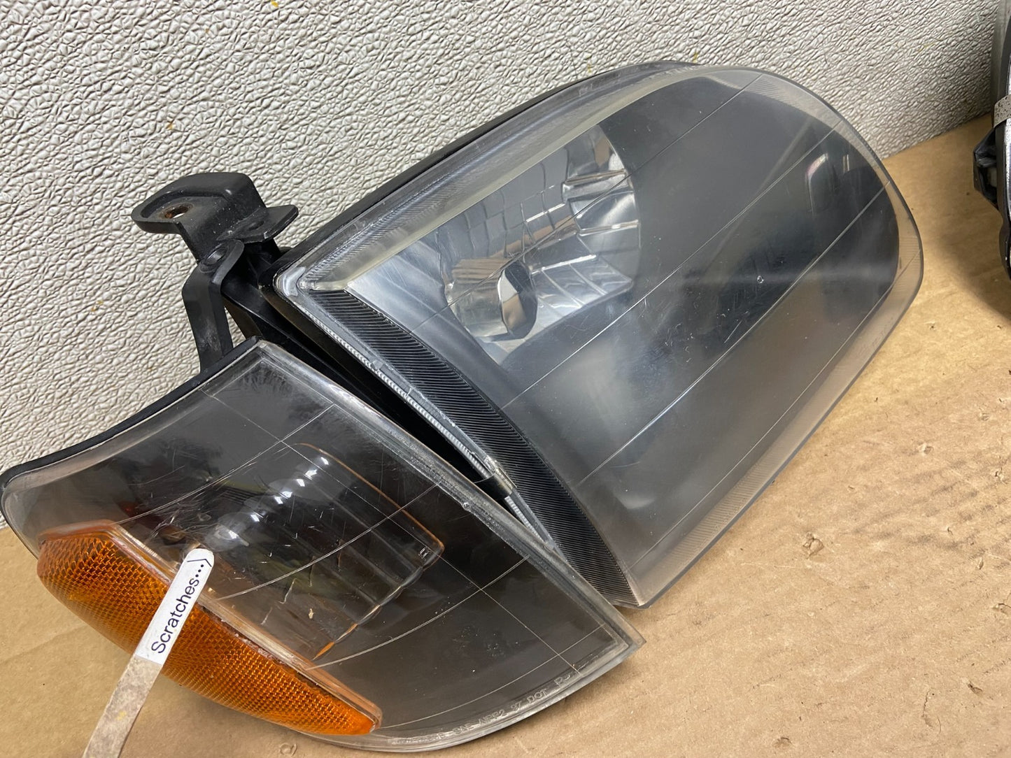 2000 - 2004 Toyota Tundra Left+Right Side Halogen Headlights AB5090 DW3