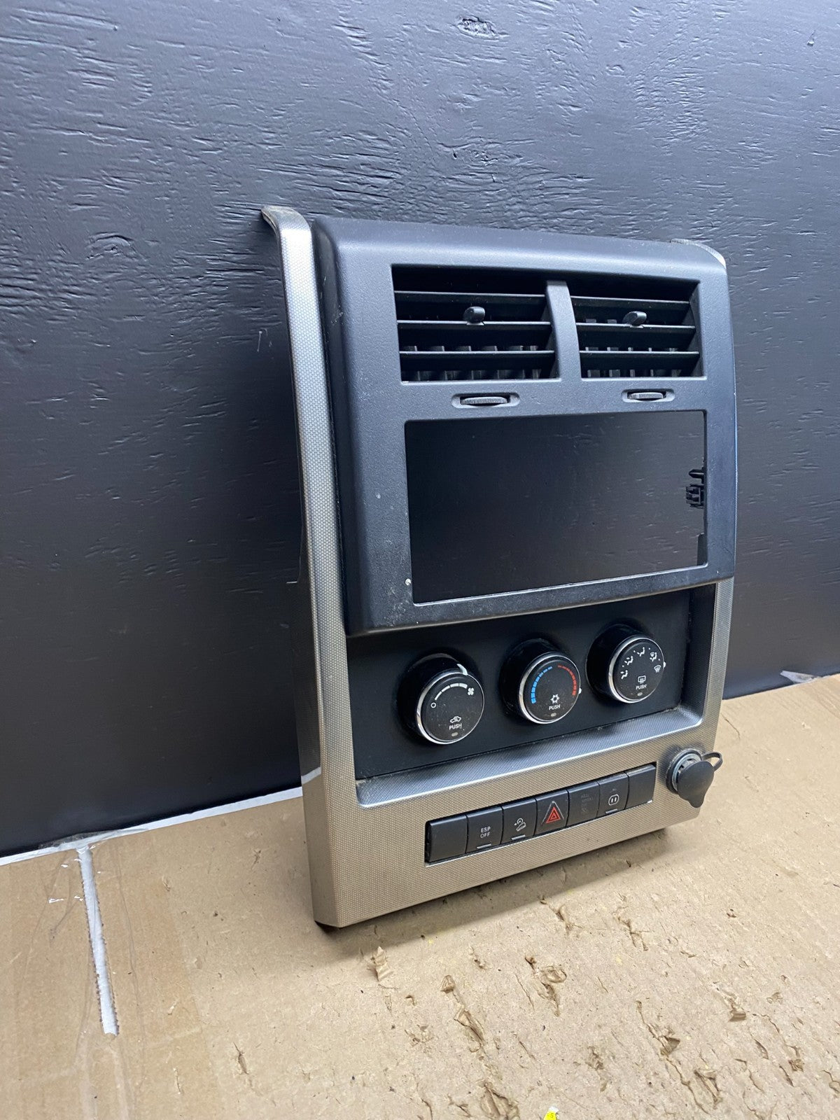 2008 to 2012 Jeep Liberty Dash Climate Temperature Control Radio Bezel ab5628 DG2
