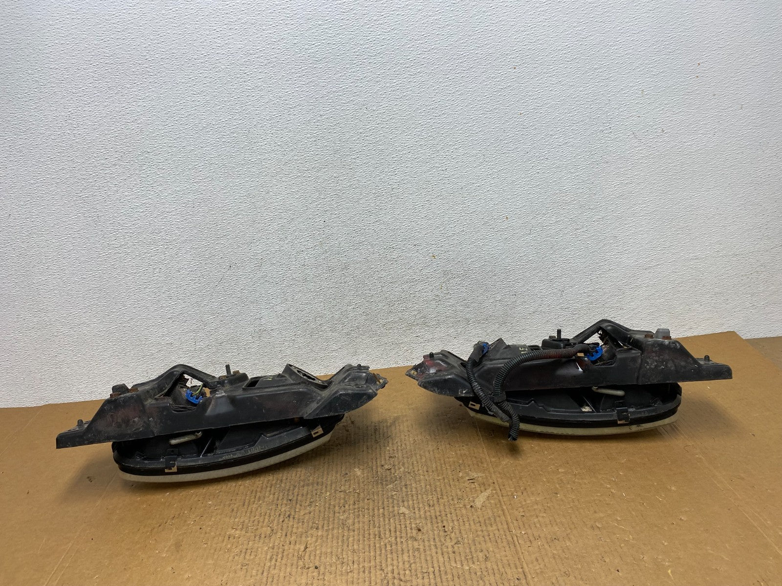 1995 to 1996 Buick Riviera Left+Right Headlights AE16146