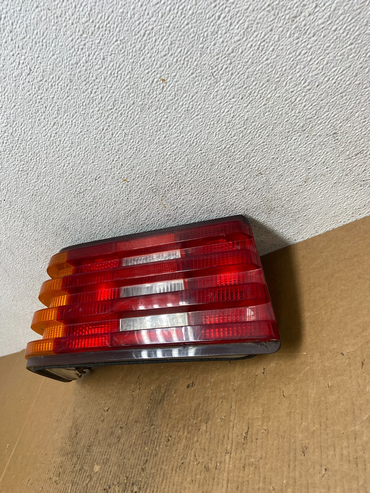 1990 - 1995 Mercedes R129 SL500 SL600 Rear Left Driver Side Tail Light AE2643 DG2