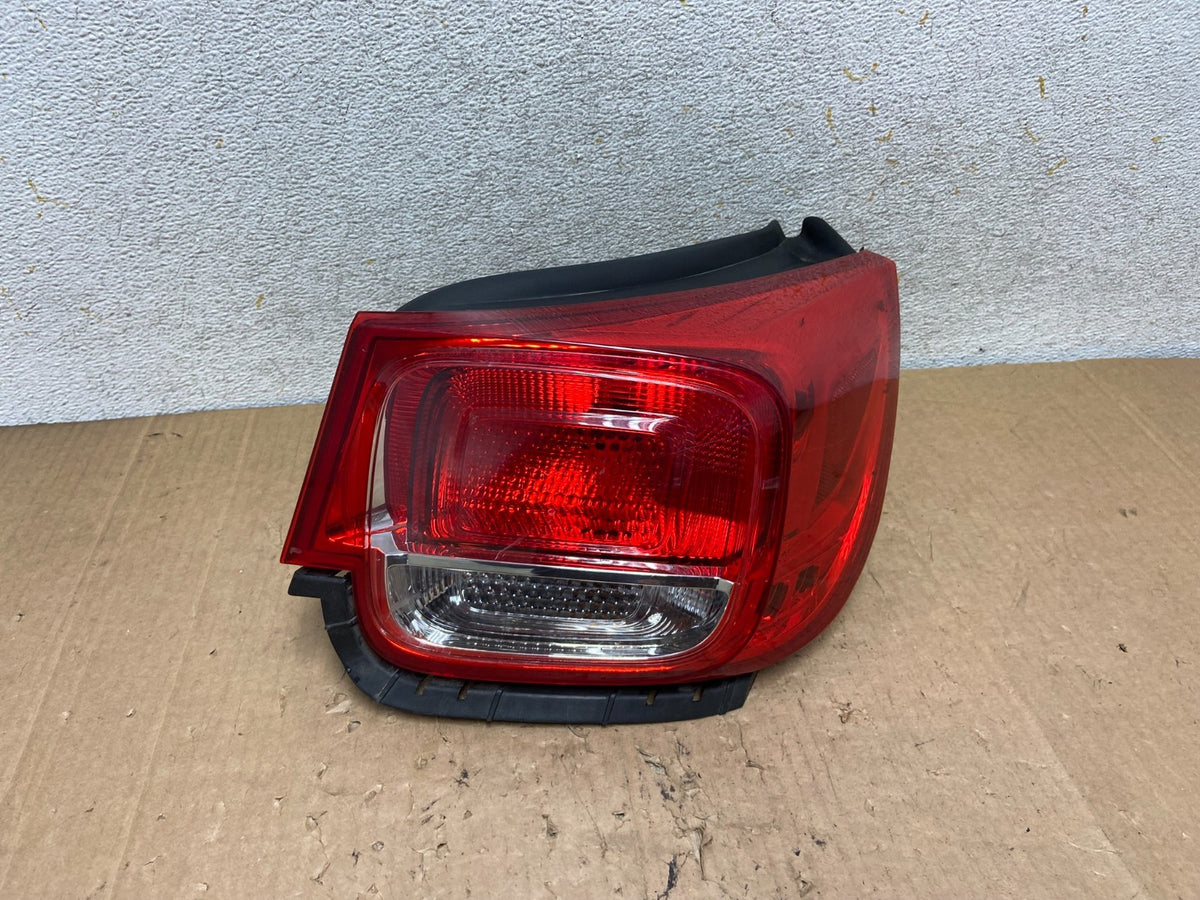 No Led Trim 2013-2015 Chevrolet Malibu Right Passenger Side Tail Light AI9125 LK0
