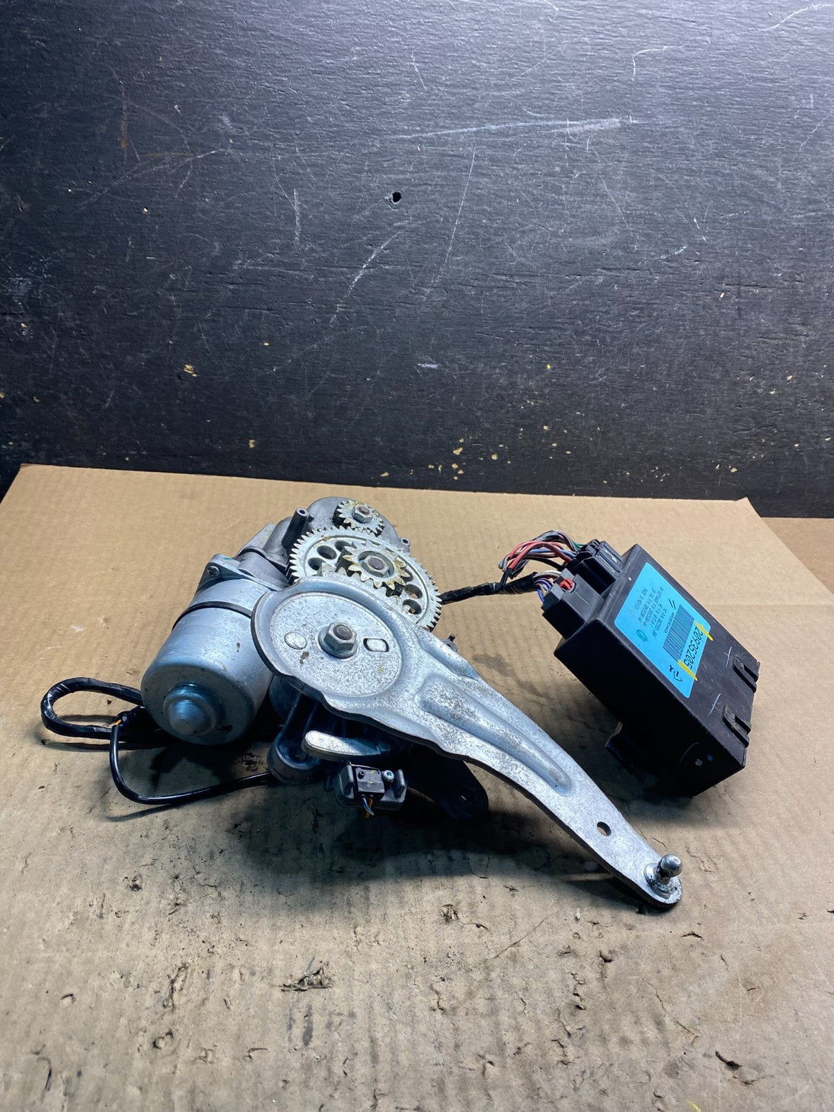 2009-2012 GMC Acadia Power Motor Liftgate Tailgate Control Module Z4844 DG4