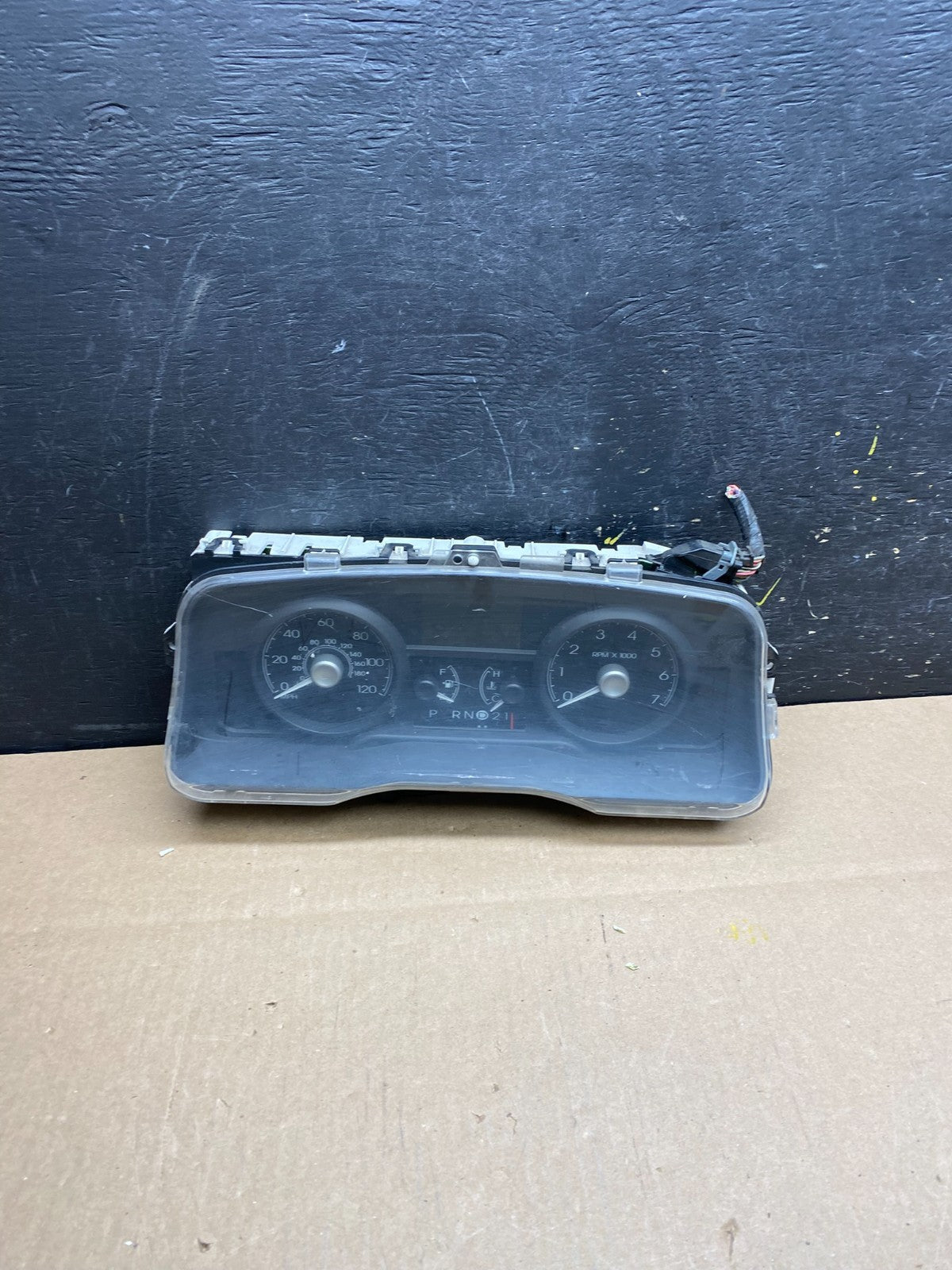 2009 to 2011 Lincoln Town Car Speedometer Cluster Gauge t4400 DG0