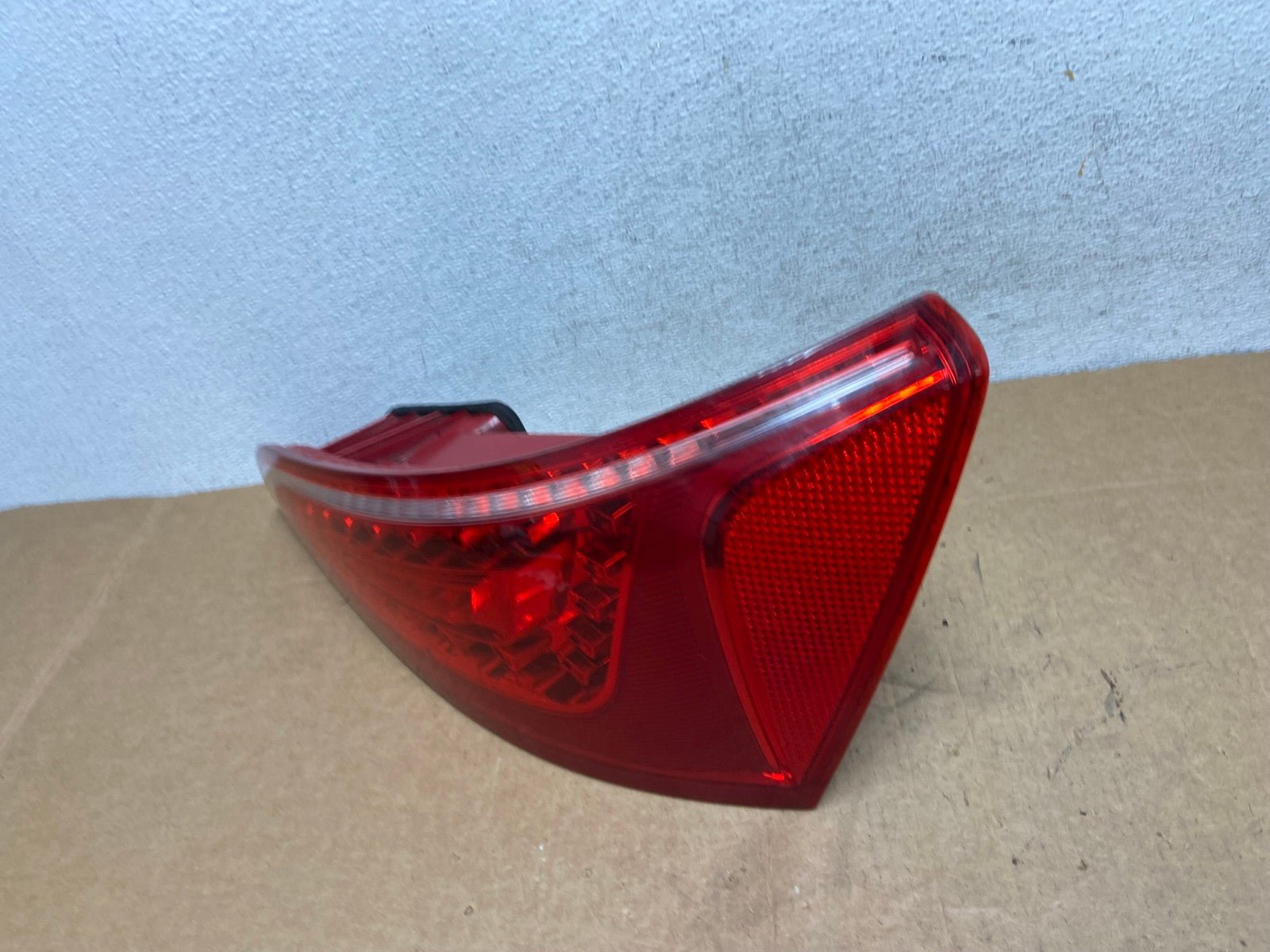 2009 to 2012 Audi Q5 Right Passenger RH Side Tail light AD6138 LK1