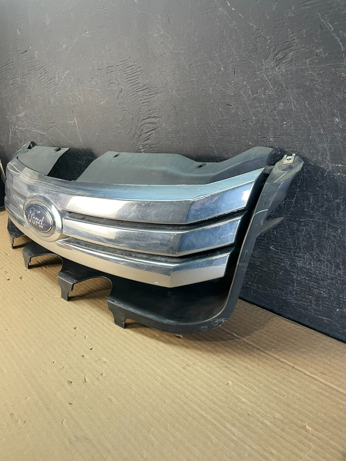 2006-2009 Ford Fusion Upper Grill Grille With Emblem AE9961 DG1