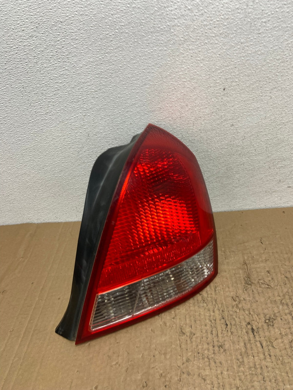 2001 2002 2003 Hyundai Elantra Right Passenger Rh Tail Light AC4155 LK0