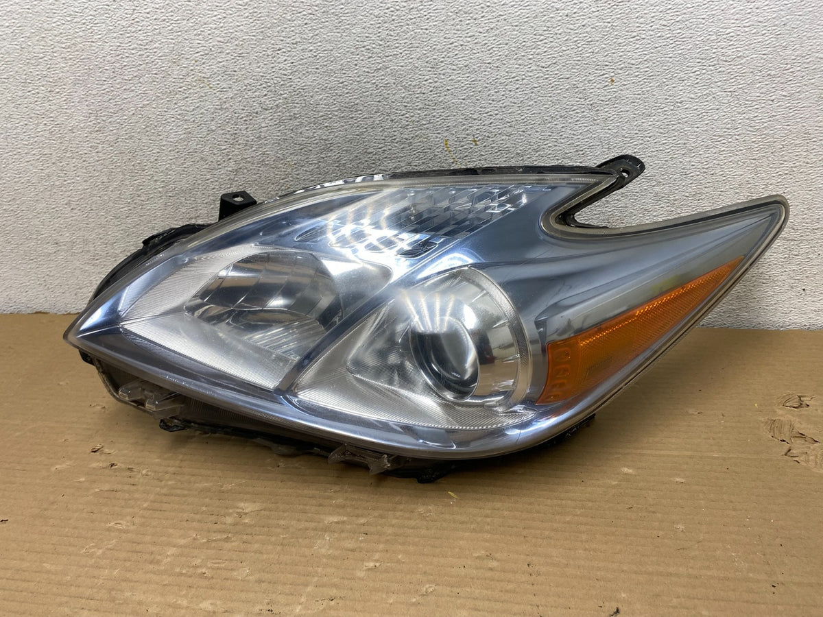 2010 - 2011 Toyota Prius Left Driver LH Blue Halogen Headlight AG9336 DW0