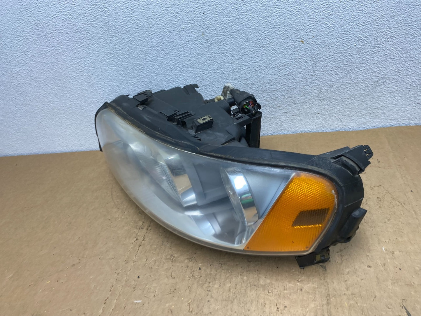 2005 to 2009 Volvo S60 Left Halogen Driver Side Headlight AD0556 DW1