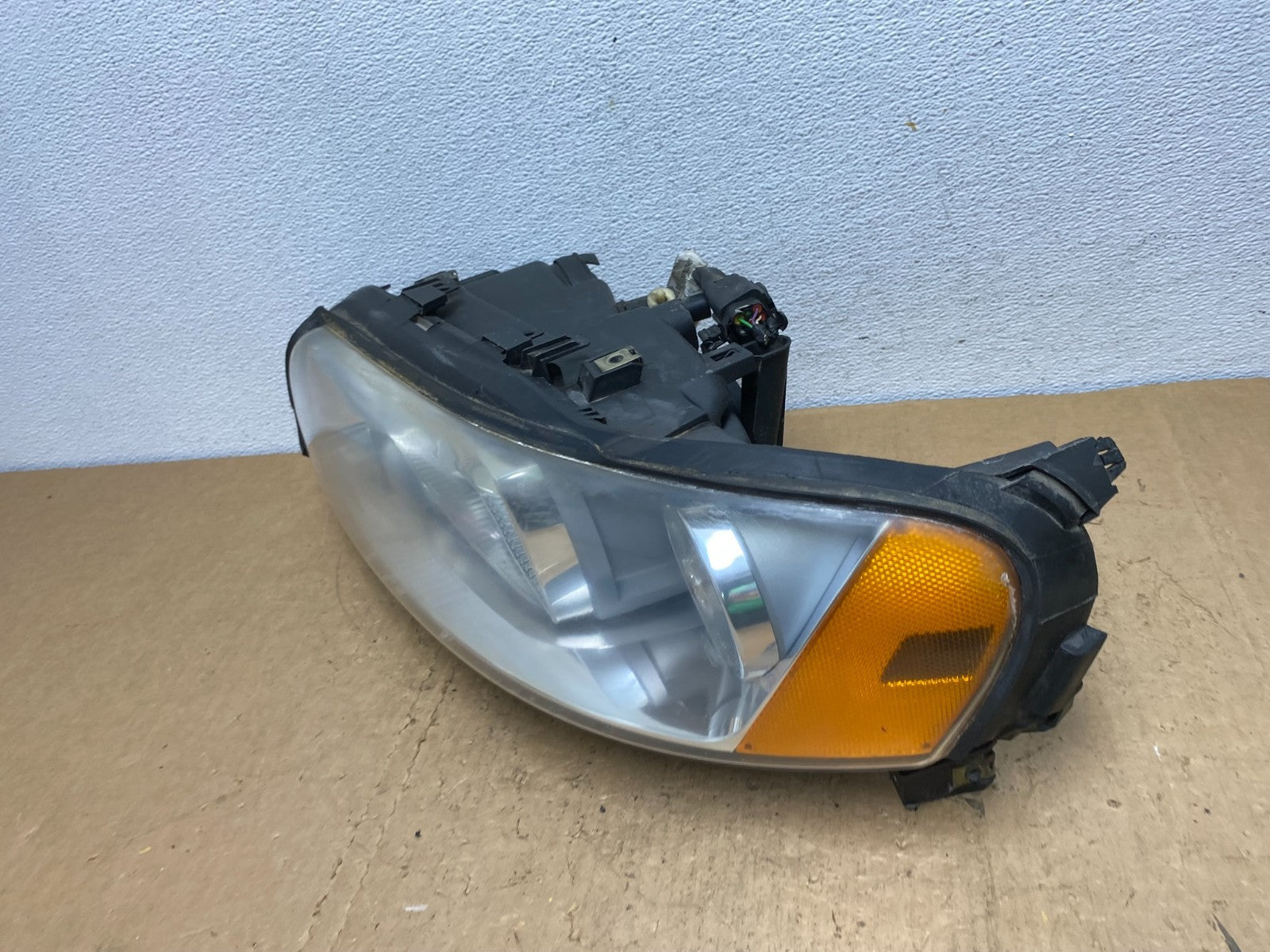 2005 to 2009 Volvo S60 Left Halogen Driver Side Headlight AD0556 DW1