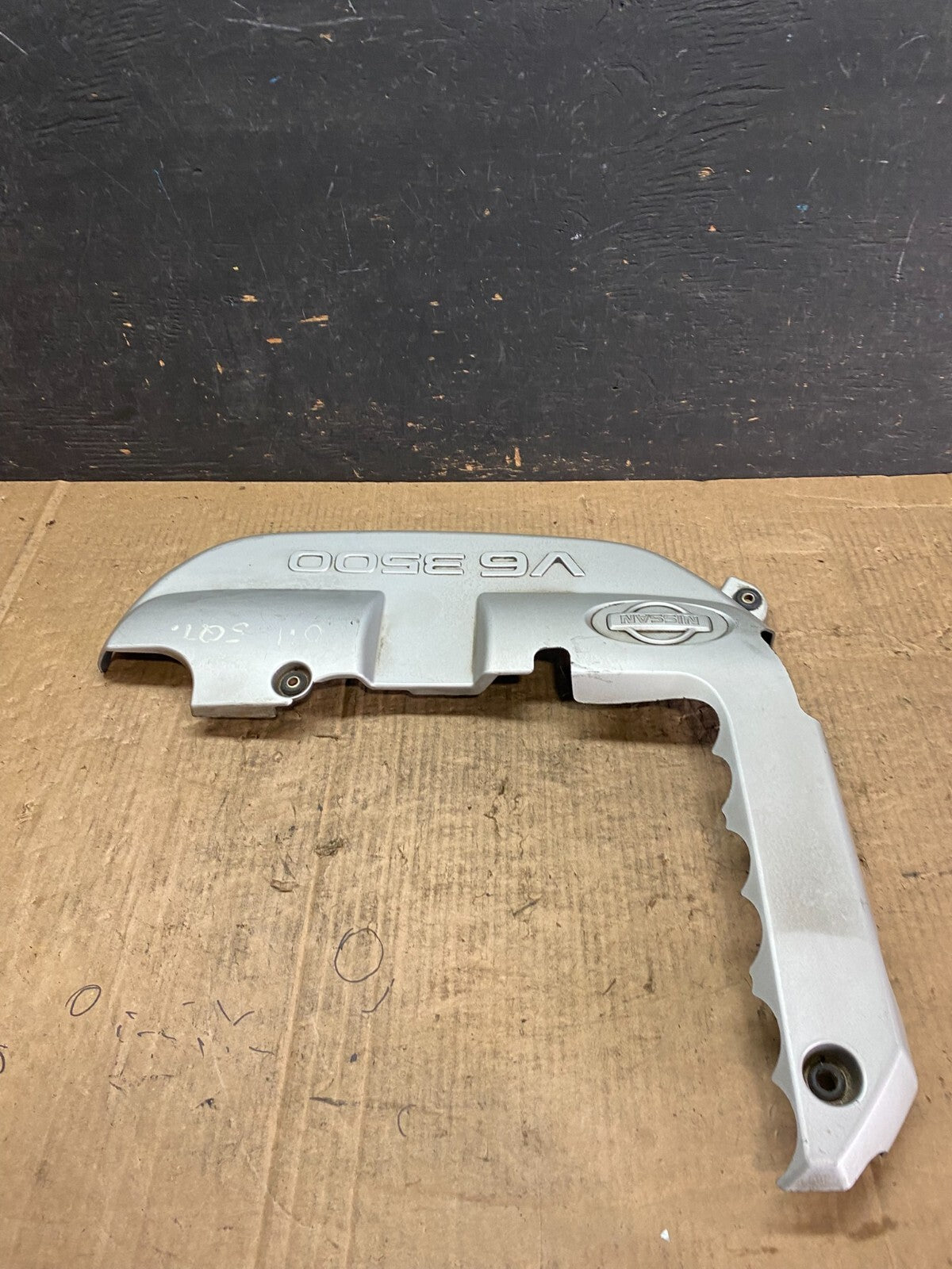 2001 to 2004 Nissan Pathfinder Engine Cover Ornament O3240 DG1
