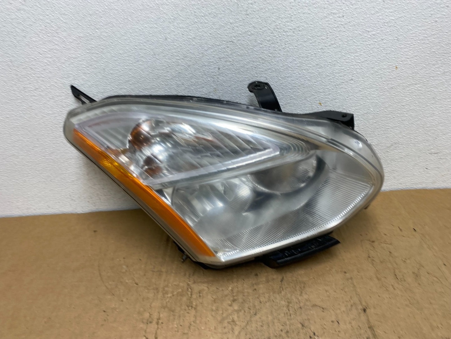2009-2013 Nissan Rogue Right Passenger Halogen Headlight TYC AD0525 DW0