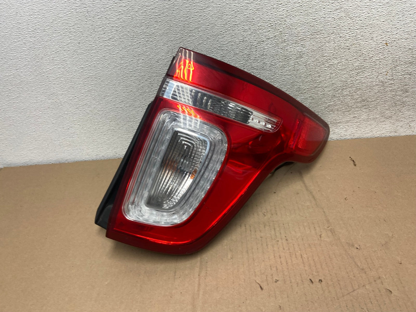 2011 2012 2013 2014 2015 Ford Explorer Right Passenger RH Tail light AG6650 LK0