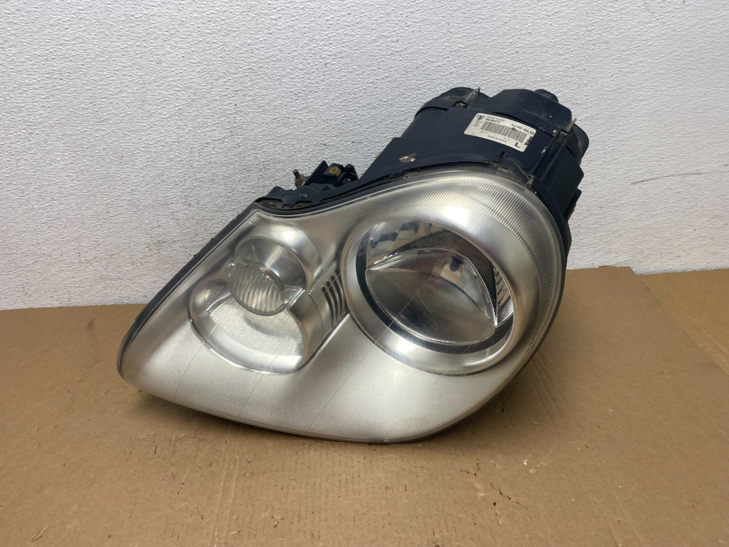 2004 - 2006 Porsche Cayenne Left Driver LH Side Halogen Headlight AD7933 DW0